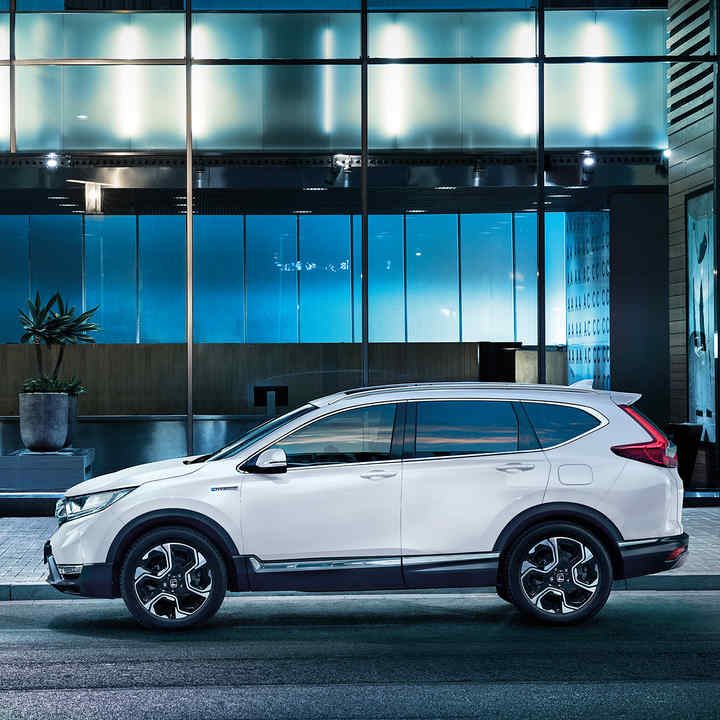 Side facing Honda CR-V Hybrid city location.