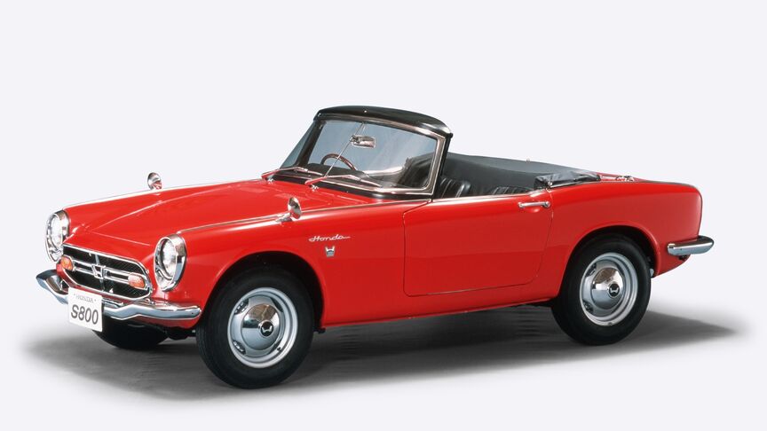 Front three-quarter facing Honda S800.