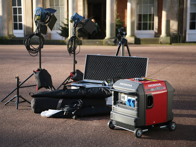 Manoeuverable high-tech generator, on location.