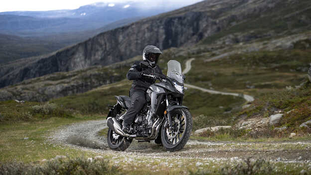CB500X on gravel dynamic