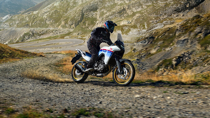 Gold Wing Tour status image with riders