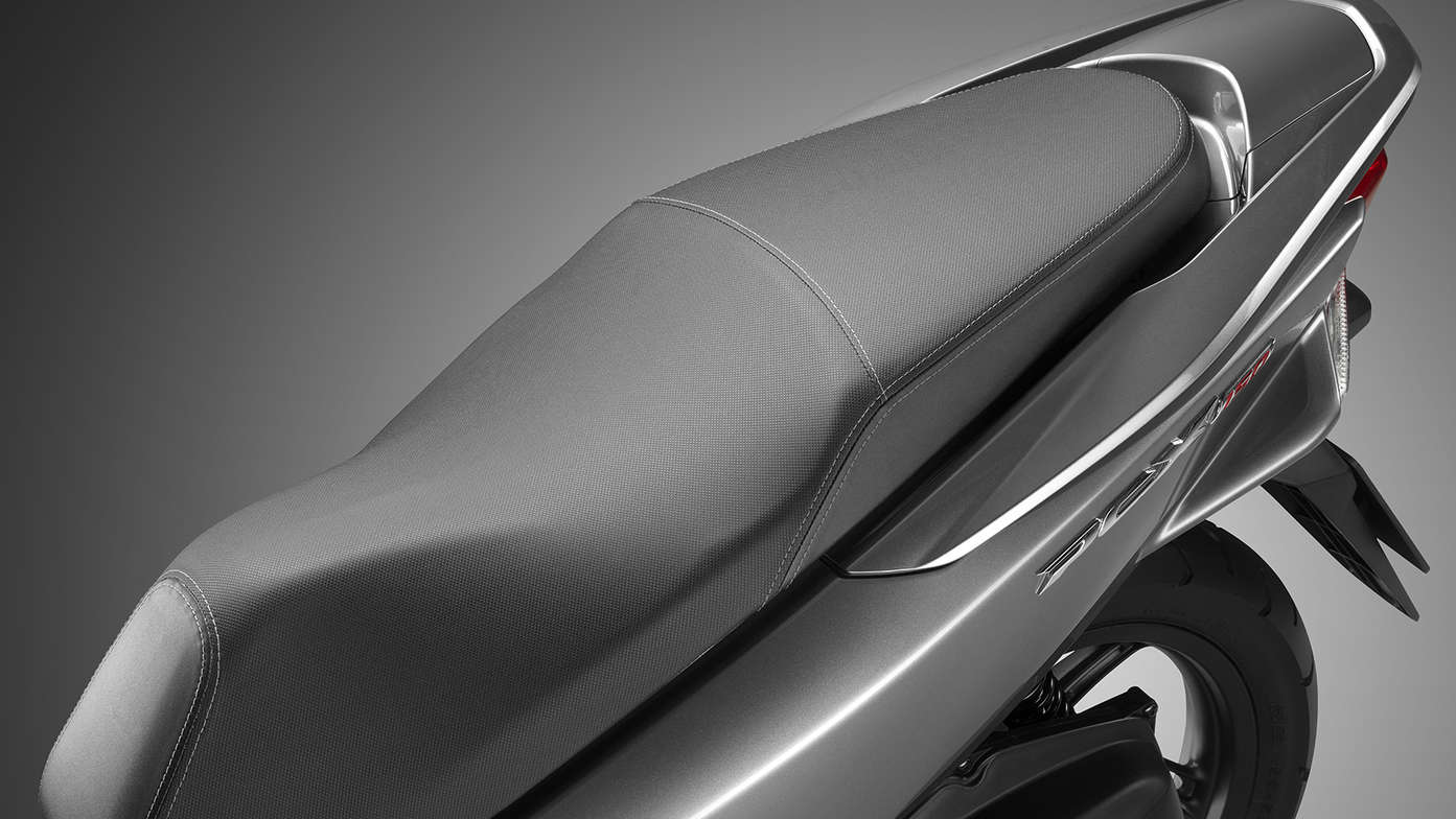 Honda PCX150, seat, studio shot.