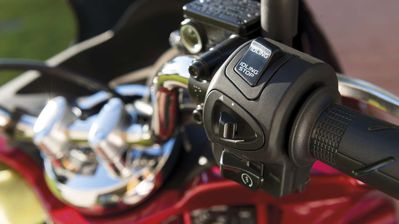 Honda PCX125, idle-stop control.