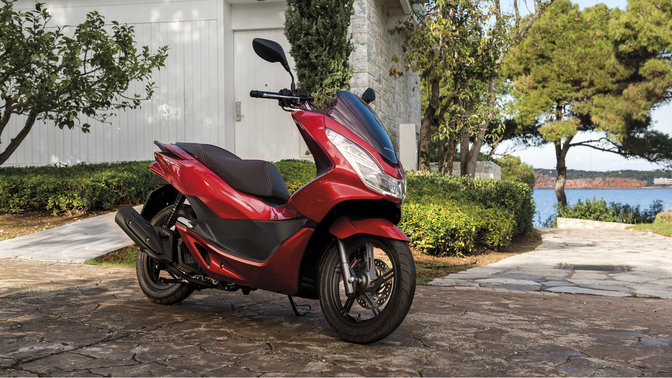 Honda-Scooter-PCX125-Location-Pearl Siena Red-Static