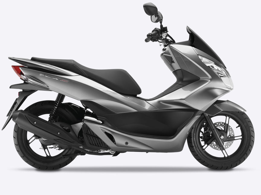 Honda PCX150, silver.