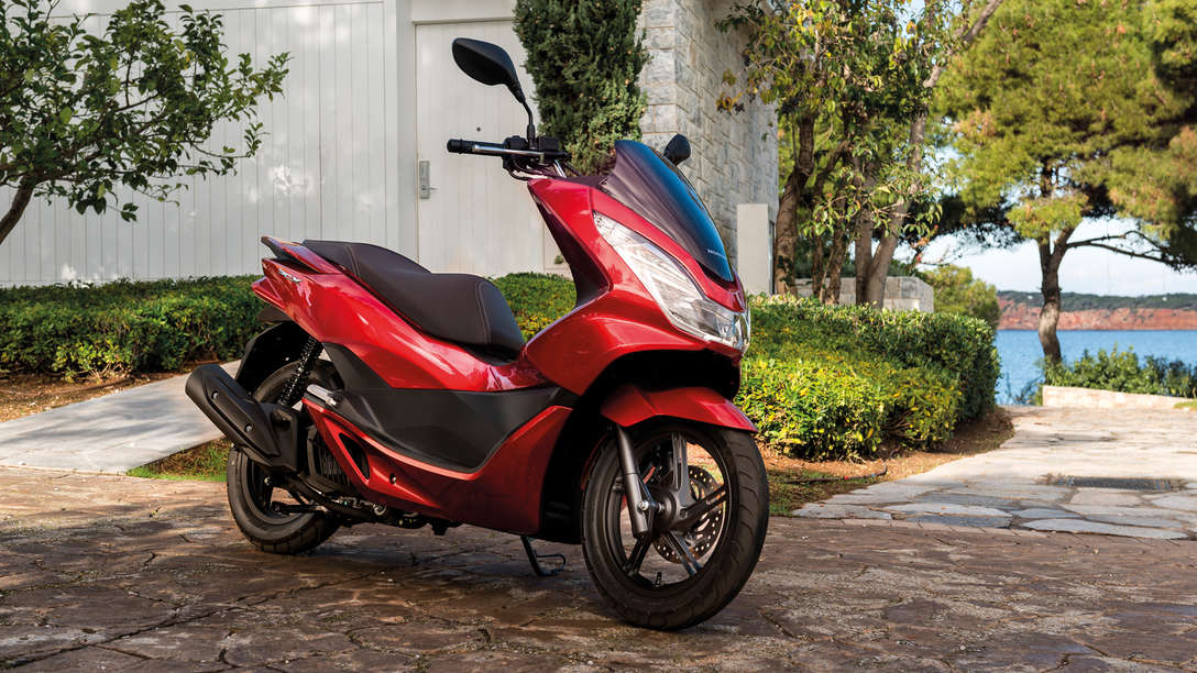 Honda-Scooter-PCX150-Location-Pearl Siena Red-Static