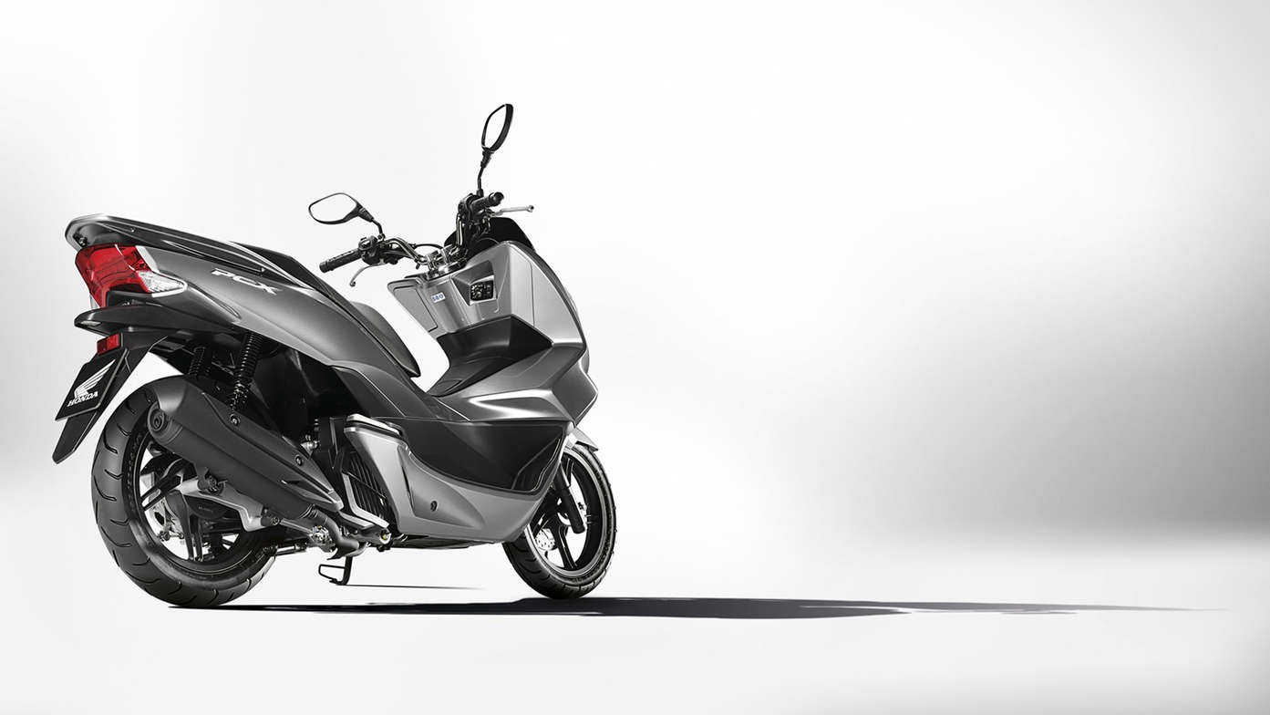 Honda-Scooter-PCX150-Studio-Moondust Silver Moondust Silver Metallic-Static