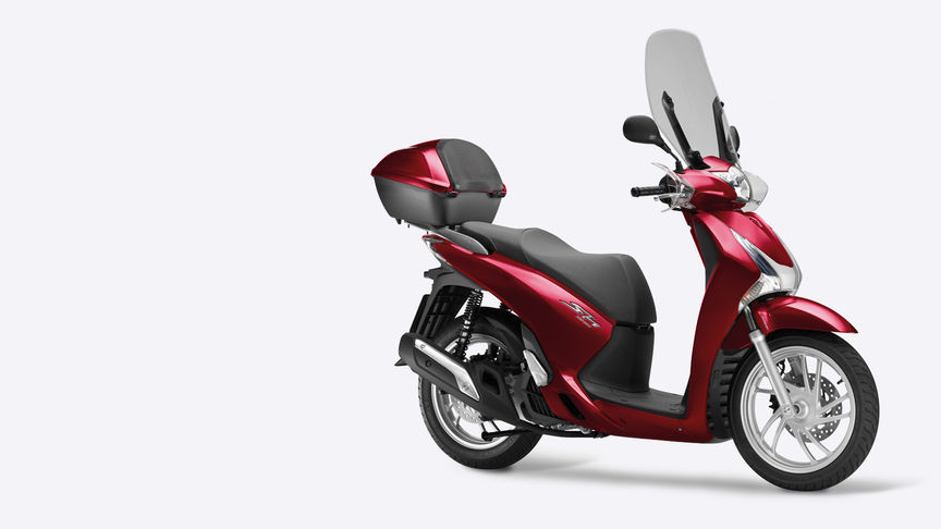 Front three-quarter SH125i.