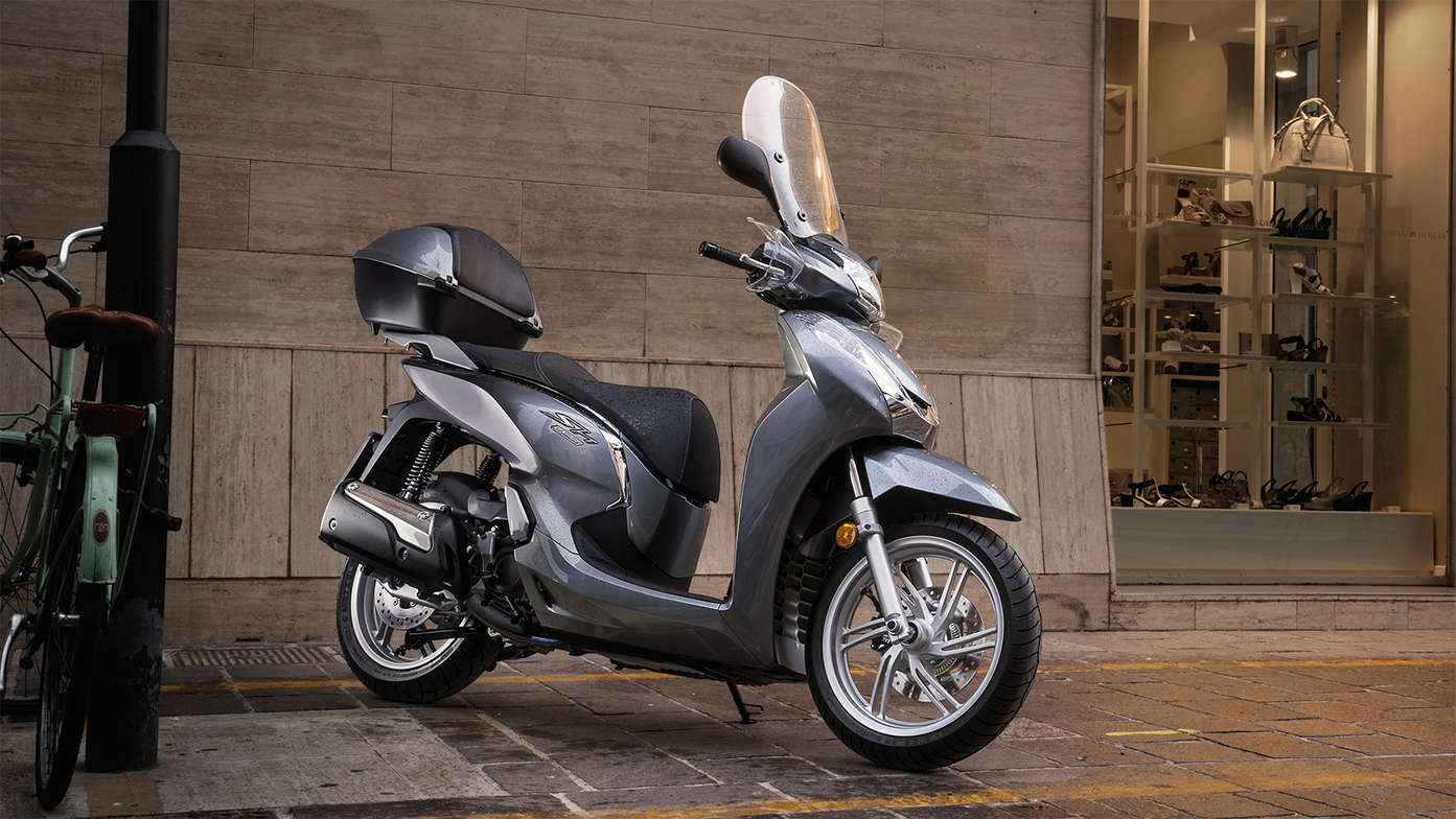 Sh300i on stand in street