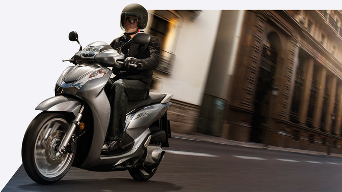 rider on Sh300i on street in daytime