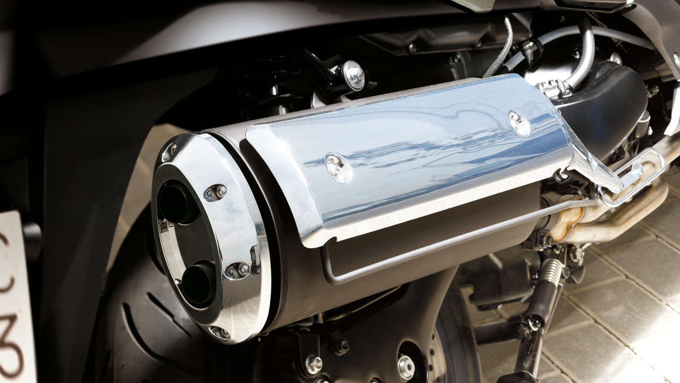 Honda SW-T600 scooter rear, focusing on exhaust.