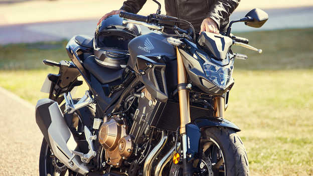 CB500F - Aggressive Naked Bike Styling & New Graphics