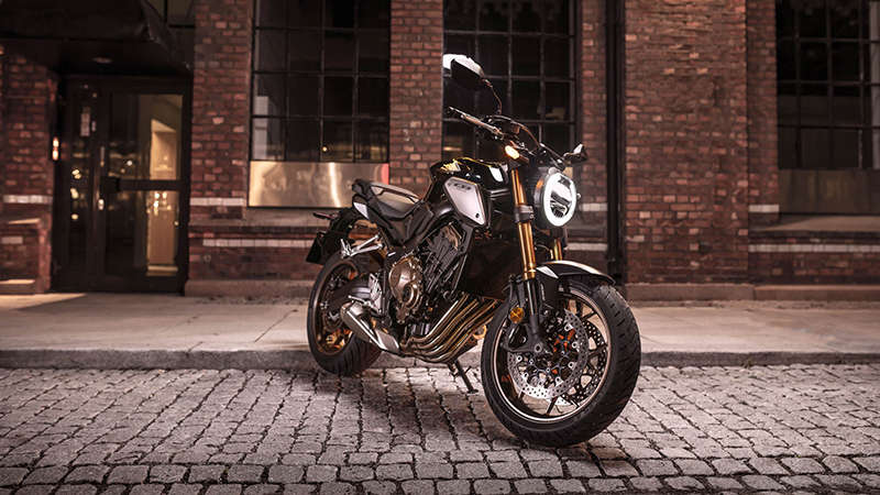 CB650R Neo Sports Café, 3-quarter front right side, in urban landscape at night