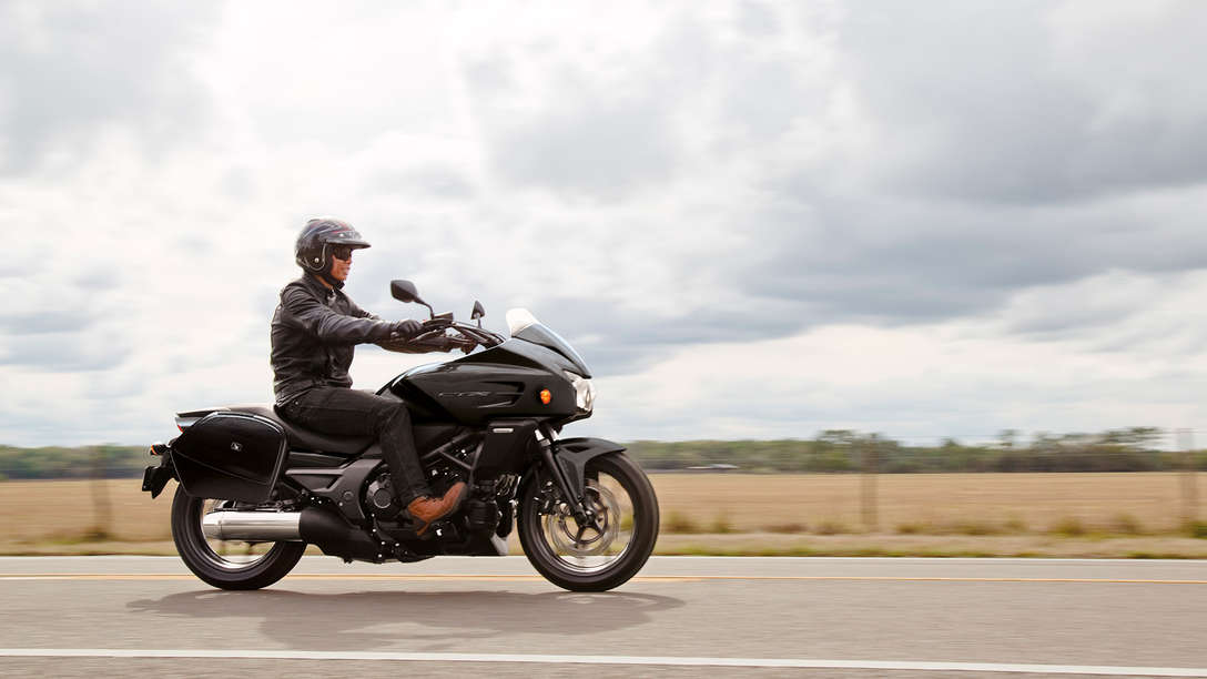 Tourer, CTX700, Location, Dynamic, Darkness Black Metallic, Side