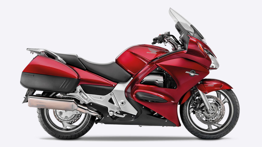 Side on, right-facing red Pan -European