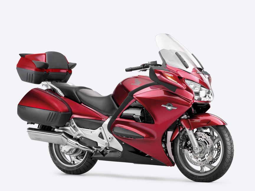 Front three-quarter facing Pan European.